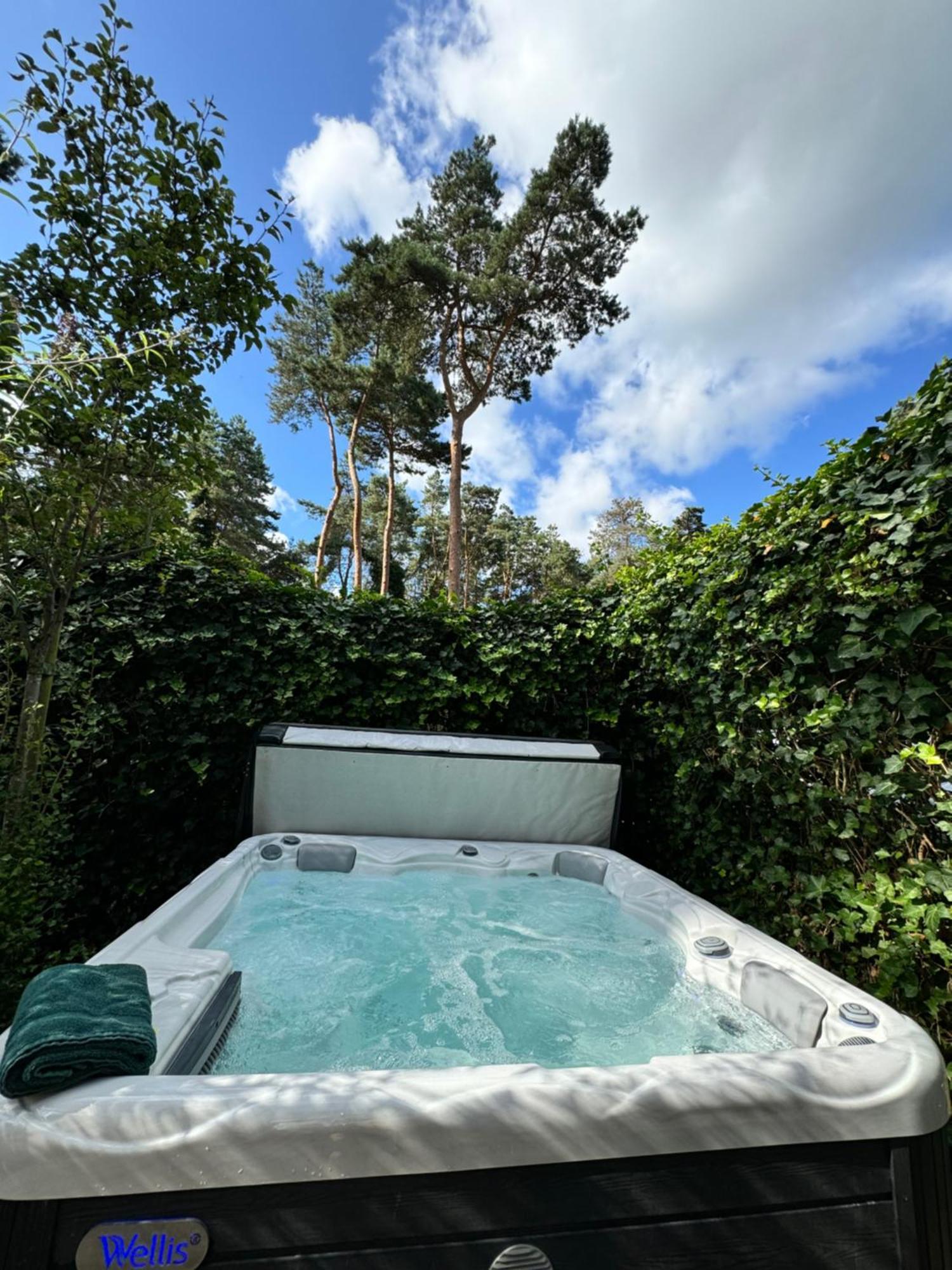 Houten Chalet/Bungalow In Het Bos, Sauna, Jacuzzi Meijel Exteriér fotografie